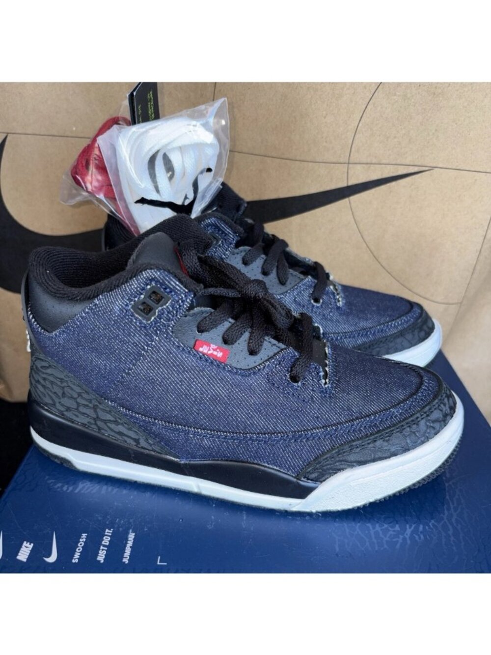 NEW Jordan Air Jordan 3 x Levi's Indigo and Gym Red PS Size 1Y IQ8058-400